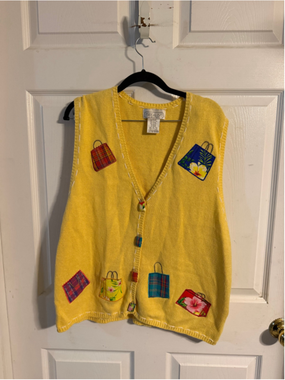 Women's Mandal Bay Yellow Shopping Bag Graphic Knit Sweater Vest XL